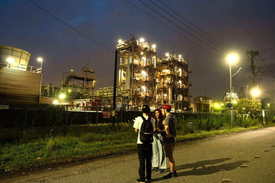 From Tokyo: Keihin Industrial Zone Night Tour by E-Bike