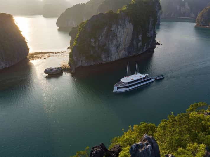 Halong Bay Luxury 5*Cruise/Kayaking, Buffet Lunch, Limousine