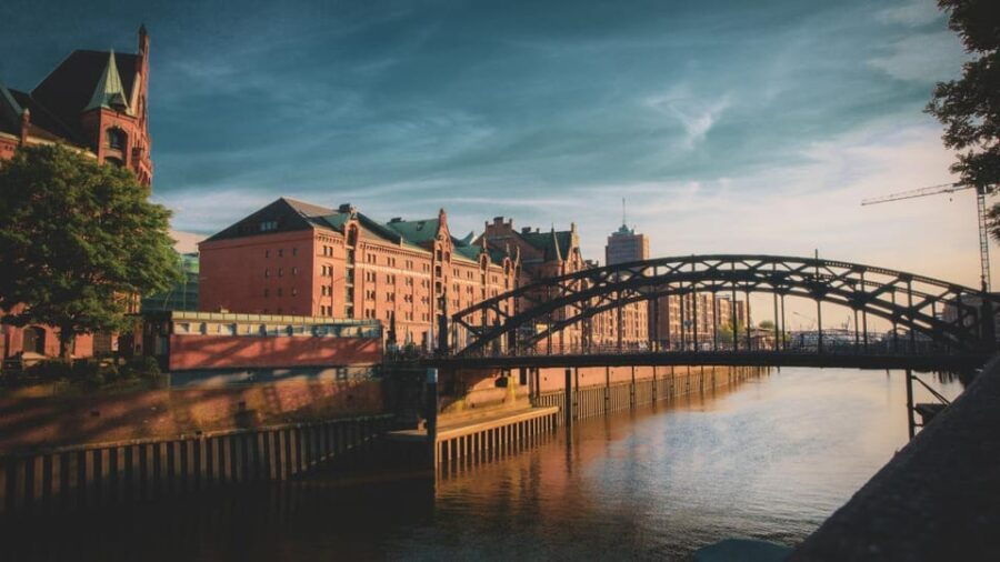 Hamburg: Selfguided Audiotour Speicherstadt and HafenCity