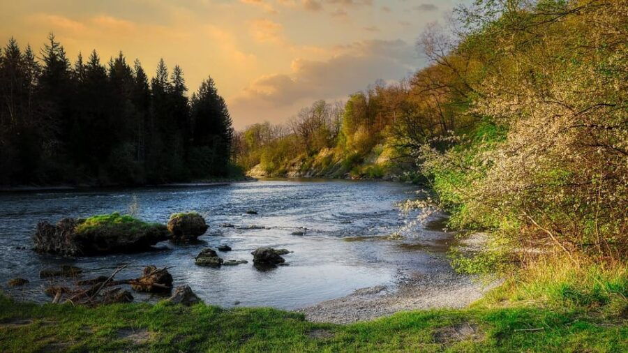 Hike to Linderhof Royal Castle With a Delicacy Break - Hike Overview