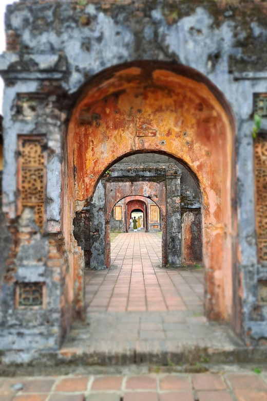 HUẾ IMPERIAL CITY TOUR FROM HOI AN OR DA NANG WITH TOURGUIDE