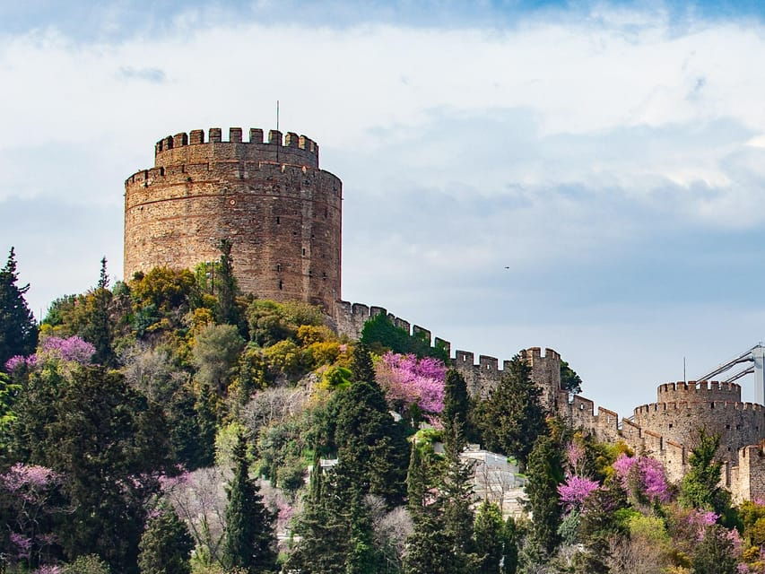 Istanbul: Morning or Sunset Cruise With Guide and Snacks