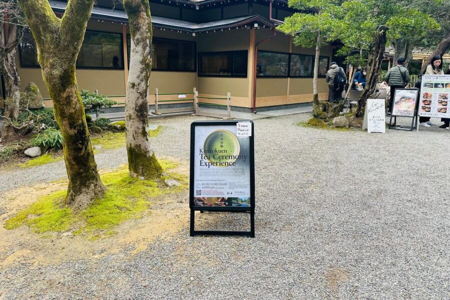 Kanazawa: Kenrokuen Tea Ceremony Experience