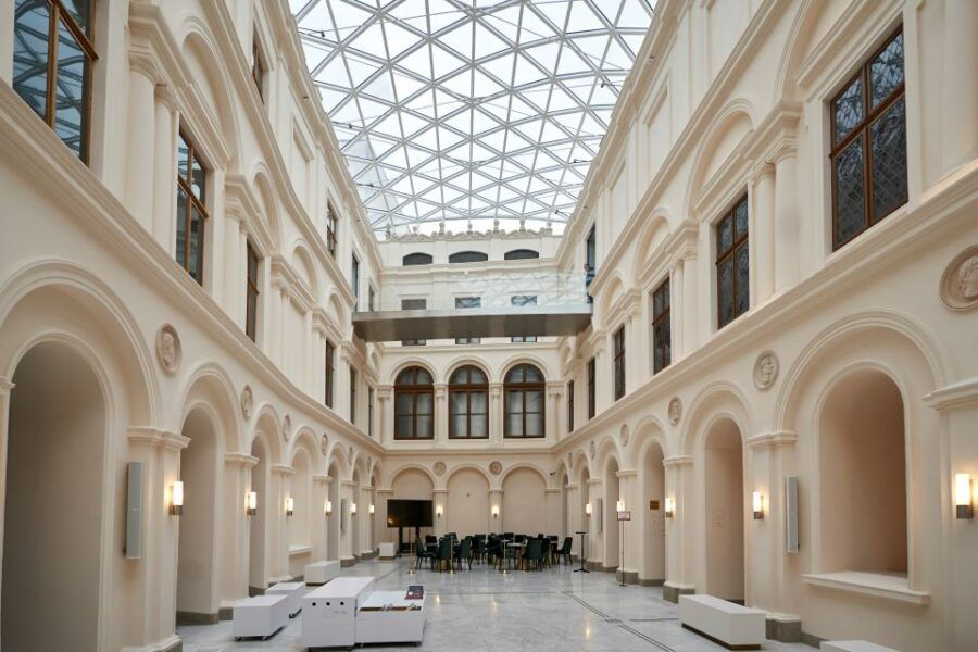 Krakow: Czartoryski Museum Tour / Entrance With Krakow Card - Key Artworks