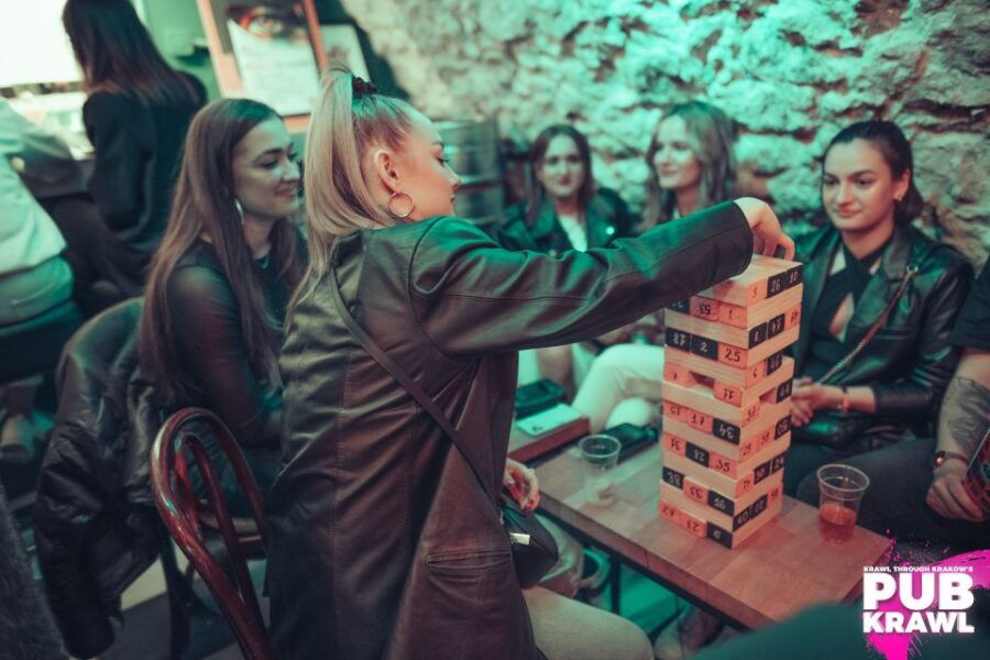Krakow: Kazimierz Pub Crawl With 1-Hour of Unlimited Drinks