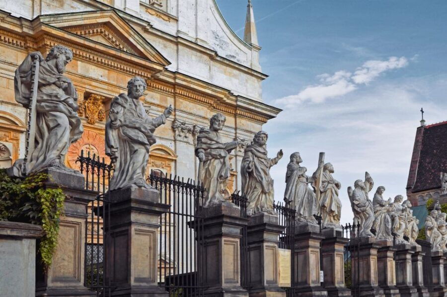 Krakow: Old Town Audio-Guided Walking Tour With Headset