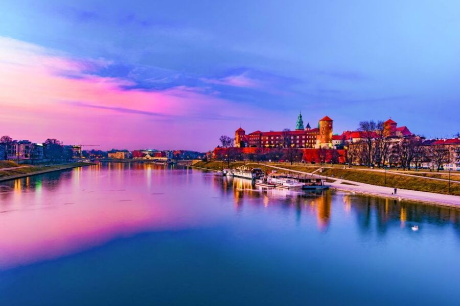 Krakow: Romantic Evening Vistula Cruise With a Glass of Wine - Overview and Pricing