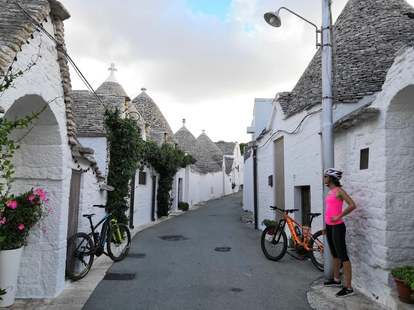 Locorotondo: Alberobello Self-Guided E-Bike Tour & Focaccia