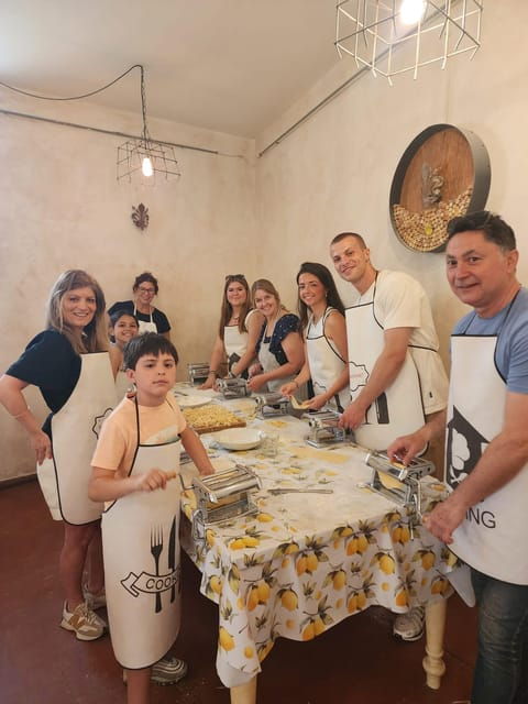 Milan: Pasta and Tiramisu Cooking Class With Wine