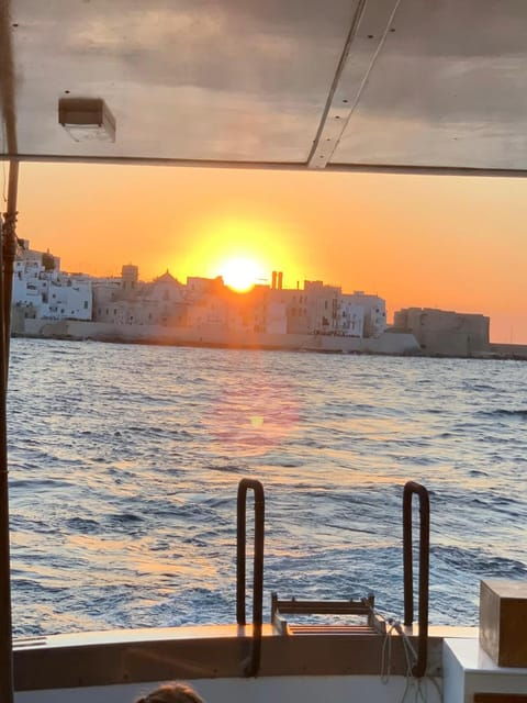 Monopoli: Coastal Tour of the Caves of Polignano a Mare