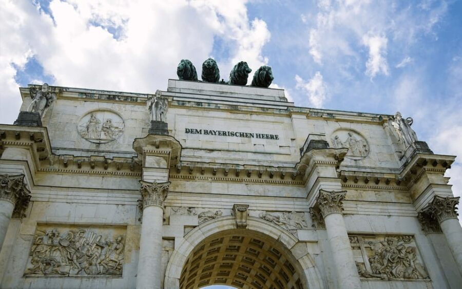 Munich: 3.5-Hour Night Bike Tour