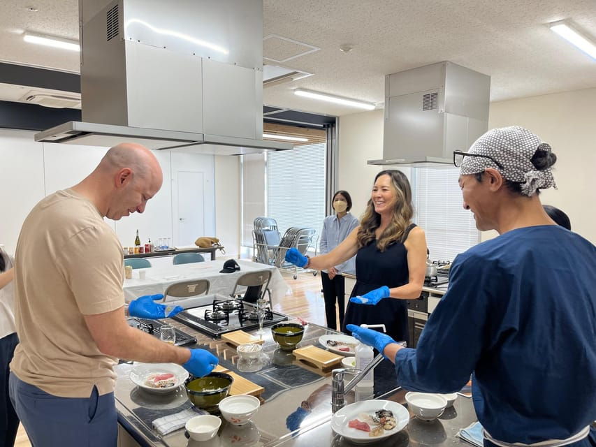 Naha: Sushi Making Experience With All-You-Can-Drink Party