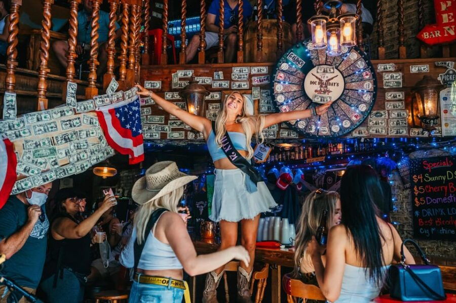 Nashville: Guided Bar Crawl With Drinks Discounts - Overview and Pricing