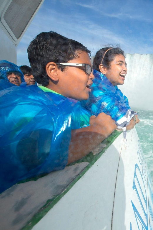 Niagara Falls: VIP Maid of the Mist & Cave of the Winds Tour