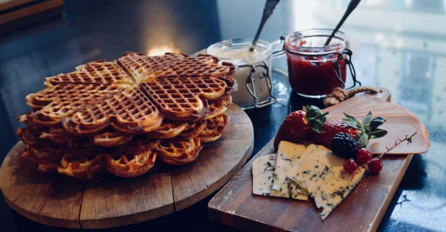 Oslo: Food Tasting and Walking Tour With a Local - Tour Overview