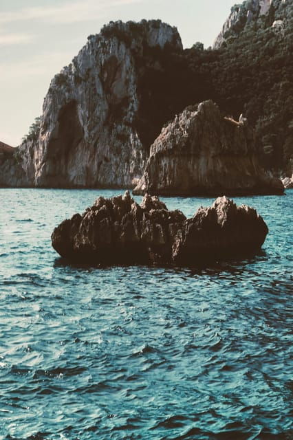 Positano: Capri and Blue Grotto Shared Boat Tour With Drinks