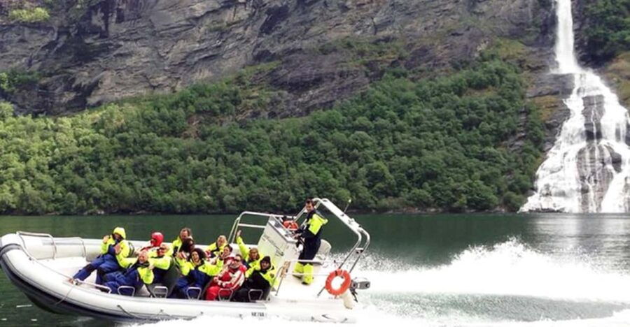 Private Day Tour to Flåm&Rib Sognefjord Safari&Flåm Railway