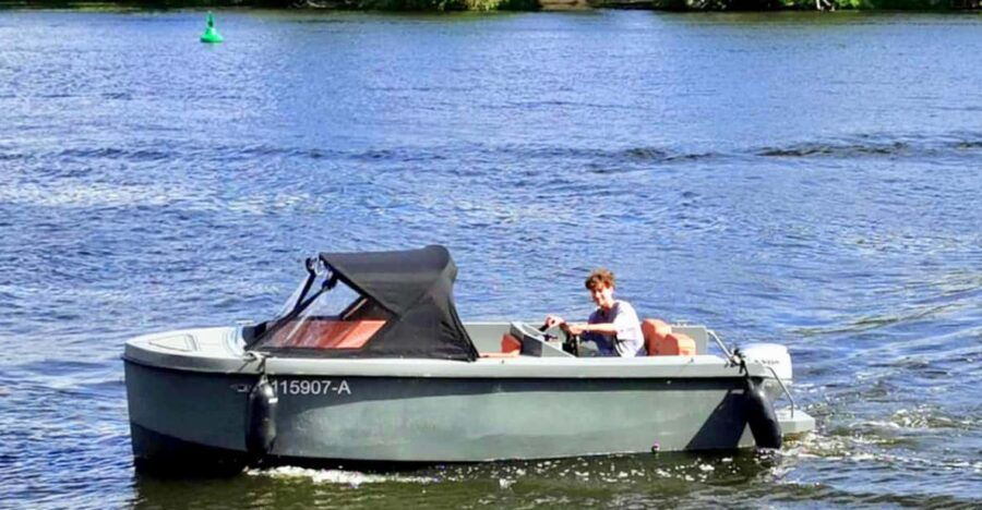 Rent a License-Free Motorboat for 6 PAX