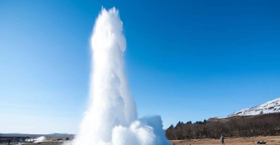 Reykjavik: Golden Circle in a Super Jeep With Snowmobiling