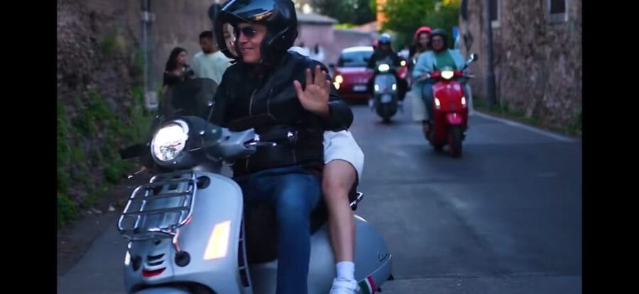 Rome: Available 24/7 Express Vespa Tour