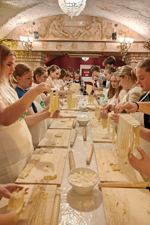 Rome: Fettucine and Tiramisu Class Near the Spanish Steps - Class Overview