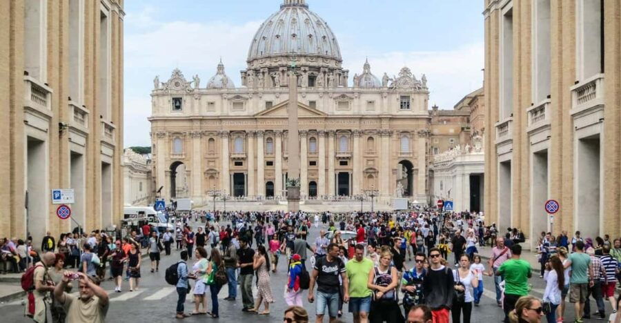 ROME: PAPAL AUDIENCE EXPERIENCE