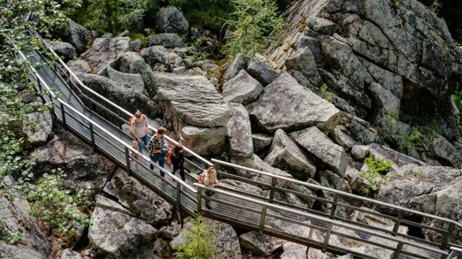 Rovaniemi: Auttiköngäs Waterfalls Hike Tour & Barbeque