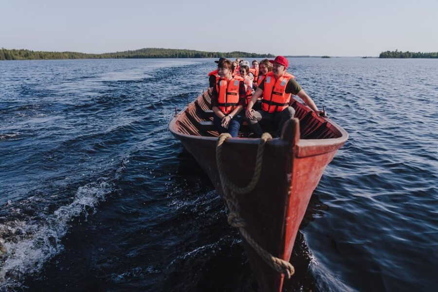 Rovaniemi: Combo Tour: Boating & Trekking