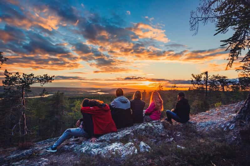 Rovaniemi: Magical Forest Hiking Adventure Tour & BBQ