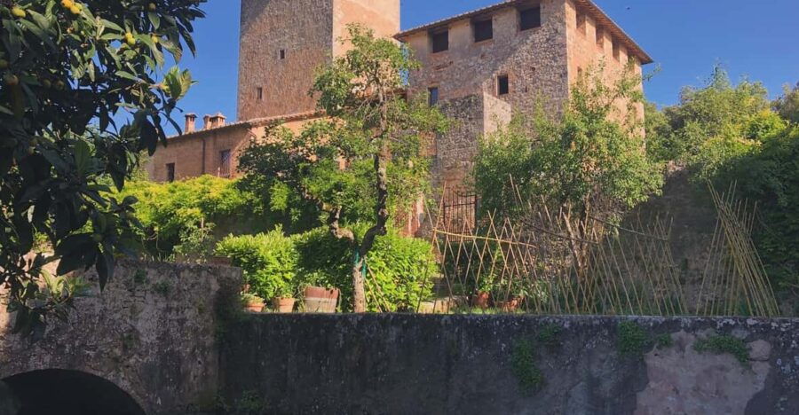 Siena: Tour and Wine Tasting in a Tuscan Private Castle