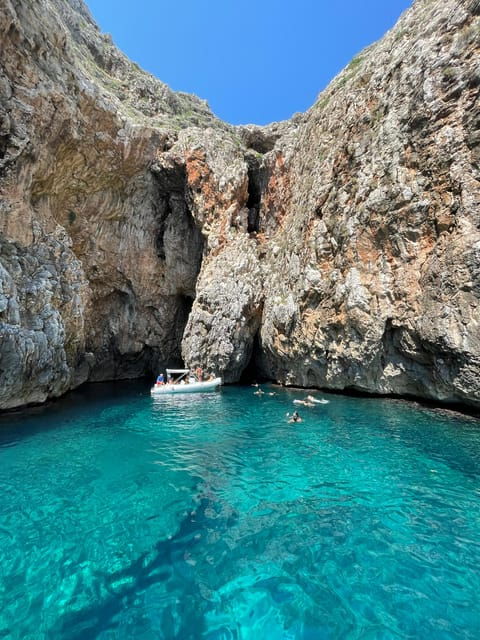 Snorkeling and Tour on Boat to the Caves of Salento