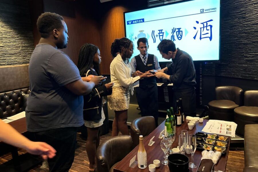 Tokyoshinjukuyasukuni: Sake Tasting Experience With Snacks