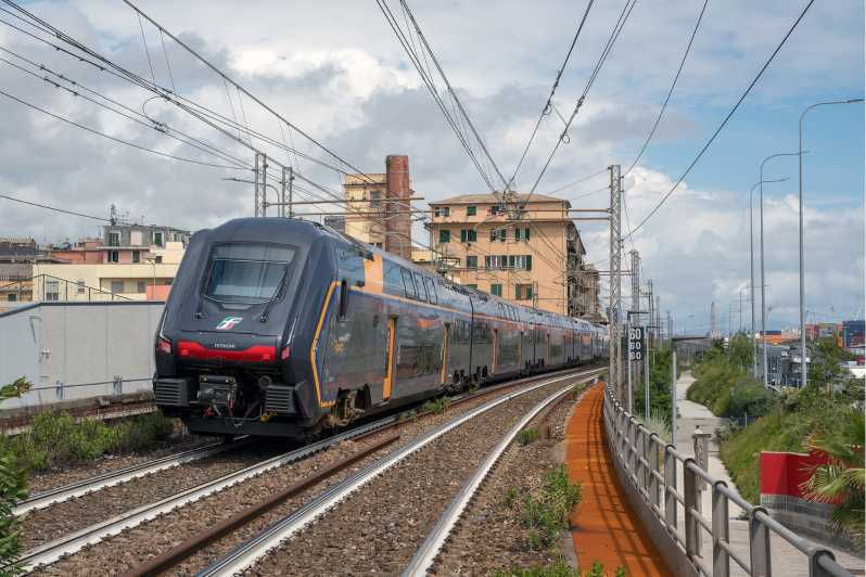 Venice: Explore Torri Del Benaco With Bus & Train Garda LINK