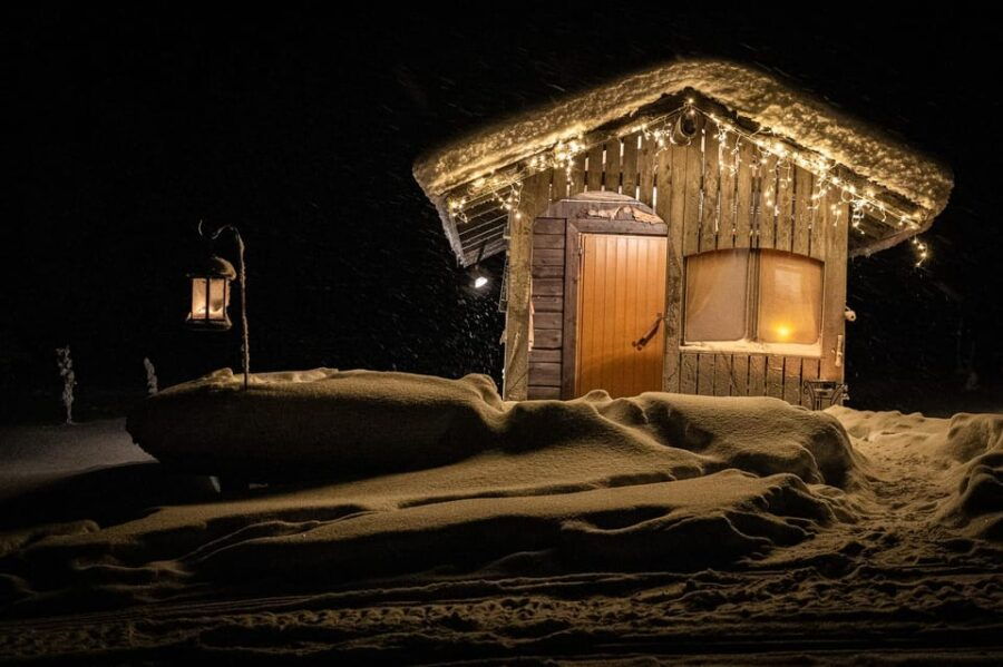 Rovaniemi: Private Sauna and Ice Swimming Tour With Snacks