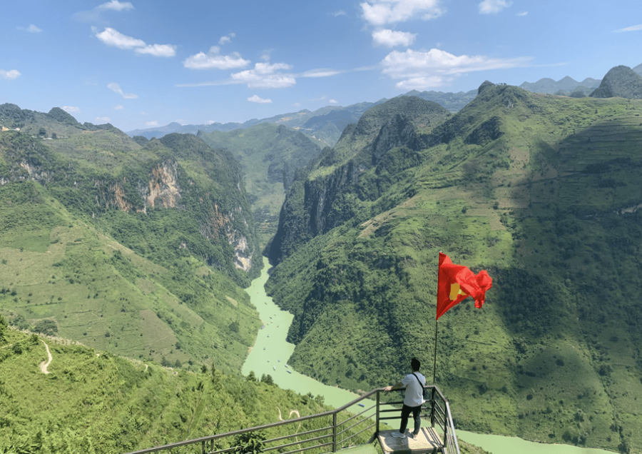 2D1N AUTHENTIC Ha Giang Loop Motorbike Tour With Easy Rider