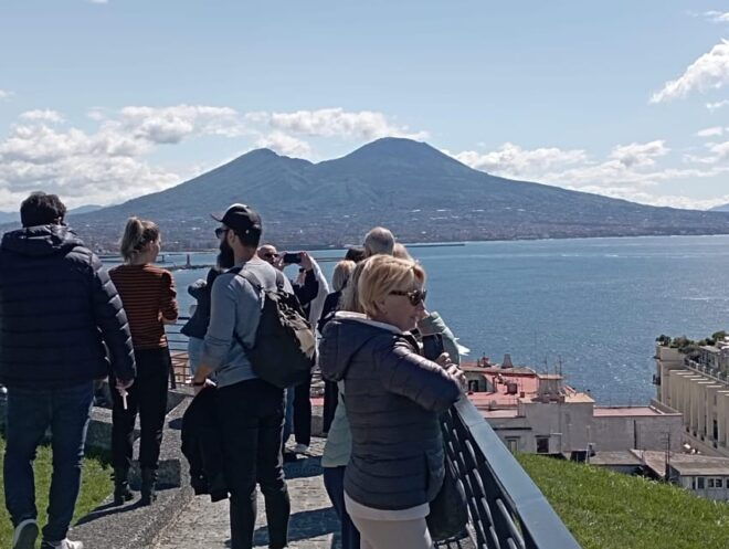 Naples: Highlights Walkin Tour & Breathles Views & Tasting - Scenic Experiences