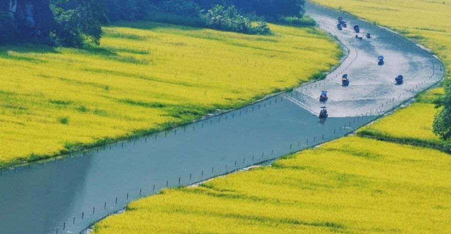 Ninh Binh: Trang An, Mua Cave, and Hoa Lu Day Tour