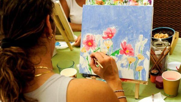 Art Workshop in Naples City Centre With Aperitif - Instructors Background