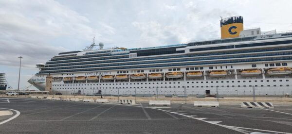 Transfer Civitavecchia and Airport by Train+Luggage Delivery - Availability