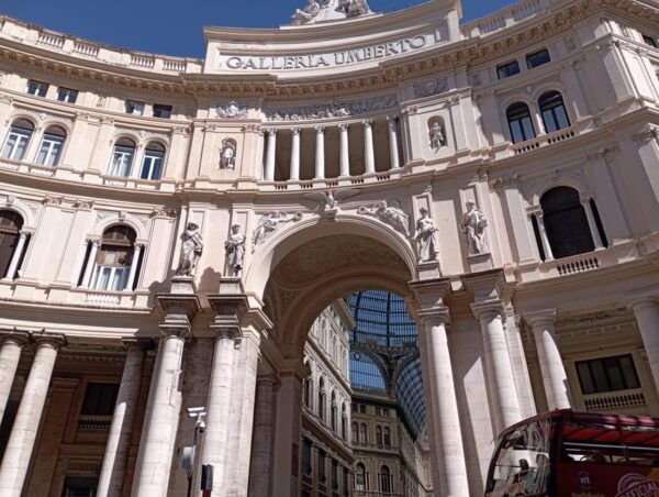 Naples: Highlights Walkin Tour & Breathles Views & Tasting - Communication