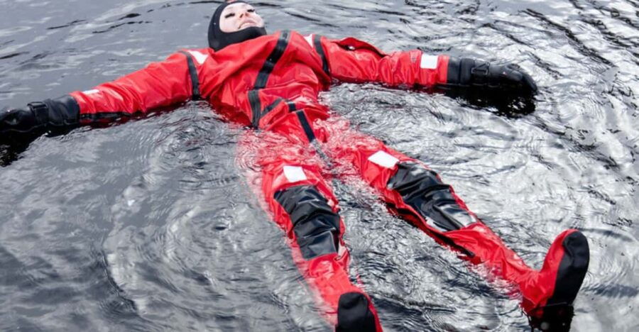 Pyhätsunturi: Ice Floating & Sauna Experience - Overview of the Experience