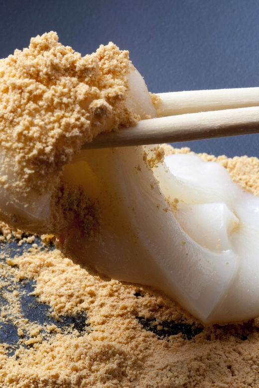 Tokyo Shinjuku: Mochi Pounding Experience With Tasting - Learning the Tradition