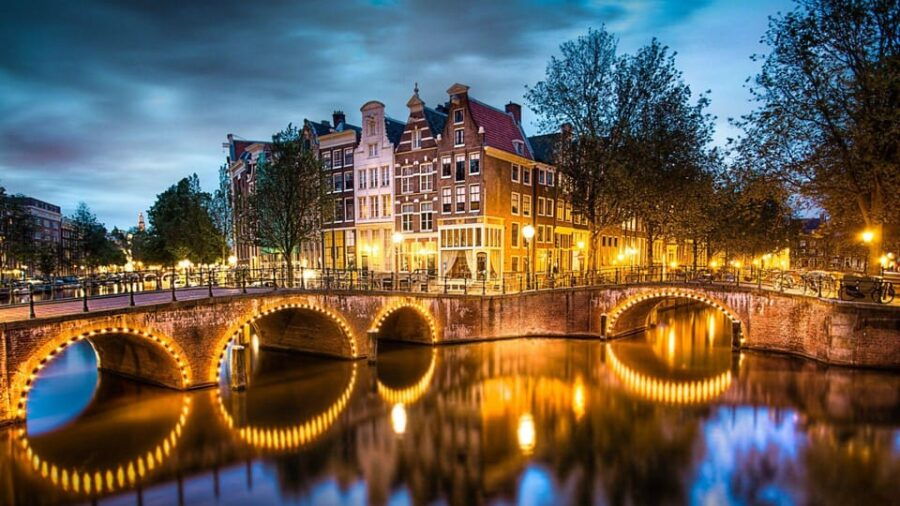 Amsterdam: Burger Cruise With Restaurant Beers & Barrels