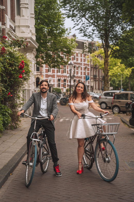 Amsterdam: Professional Photoshoot at the Canals