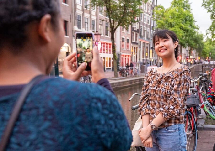 Amsterdam: Red Light Tour Exclusive and Peep Show - Exploring Amsterdams Red Light District