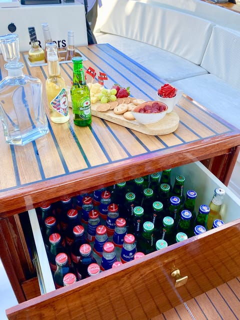 Amsterdam Small-Group Canal Cruise Including Snacks/Drinks