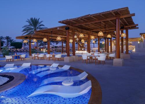 Anantara Qasr Al Sarab Desert Resort - Resort Location and Overview