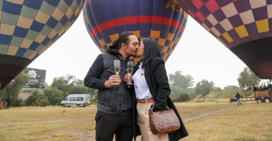 Balloon Flight With Pickup in CDMX and Breakfast in a Cave