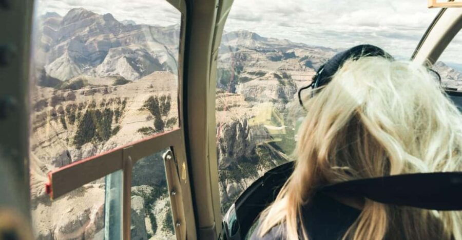 Banff: Half-Hour Helicopter Tour of Minnewanka Lake & Banff