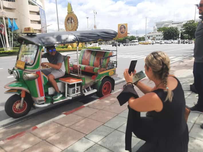Bangkok : TUK TUK Twilight Cultures Market and Food Taste